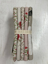 tilda merry little christmas flower floral charm pack fat quarter cotton fabric shack malmesbury holly mistletoe cream 2