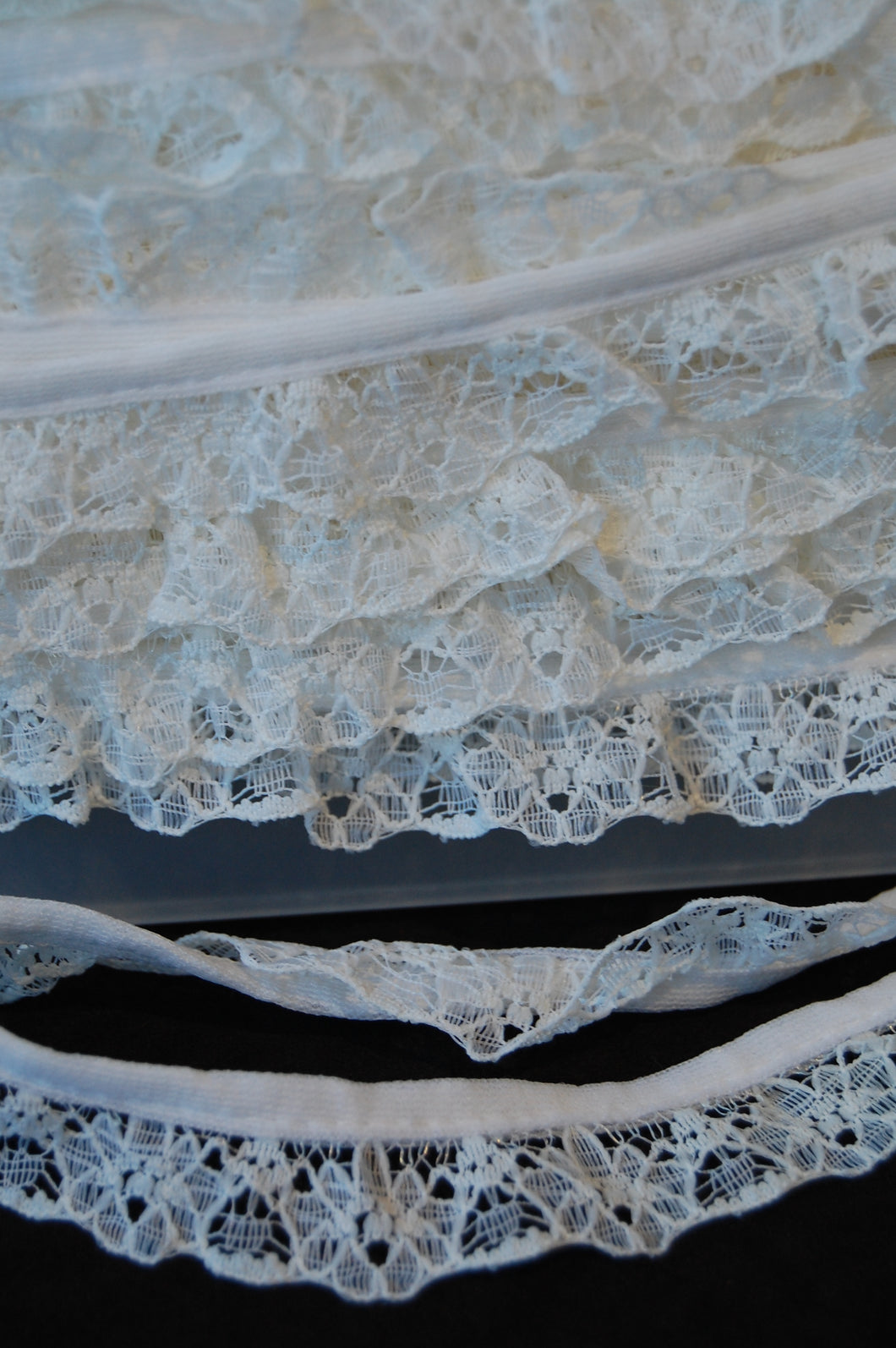 fabric shack sewing quilting sew fat quarter cotton quilt patchwork groves essentials nylon lace narrow 22mm cream antique