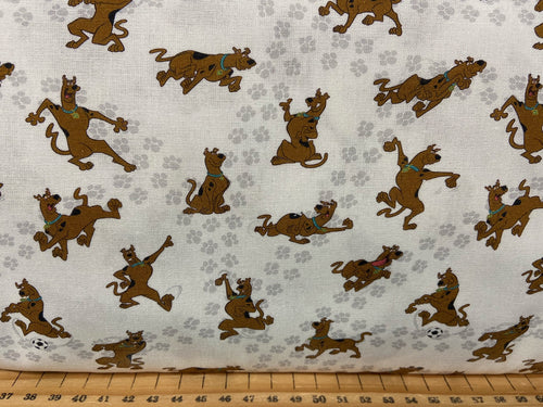 fabric shack sewing quilting sew fat quarter cotton patchwork hanna barbera scooby do mystery machine scrappy paw print white