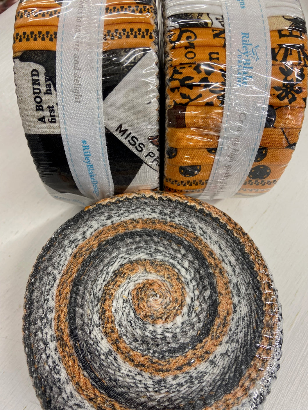 riley blake j wecker frisch old made pre-cut cotton fabric pack bundle fat quarter jelly roll charm pack black shack malmesbury 6