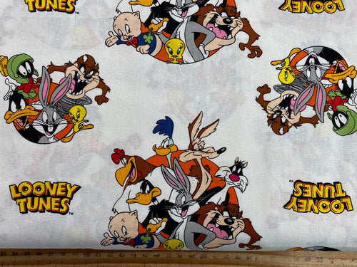 looney tunes tazmanian delivery daffy duck tweety pie porkie pig wylecoyote white cotton fabric shack malmesbury