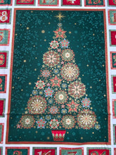 makower good tidings christmas metallic holly crystal sarasa sprig holly green red cotton fabric shack malmesbury stack advent panel 2