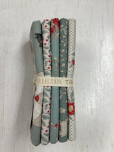 tilda merry little christmas flower floral charm pack fat quarter cotton fabric shack malmesbury holly mistletoe duck egg blue 2