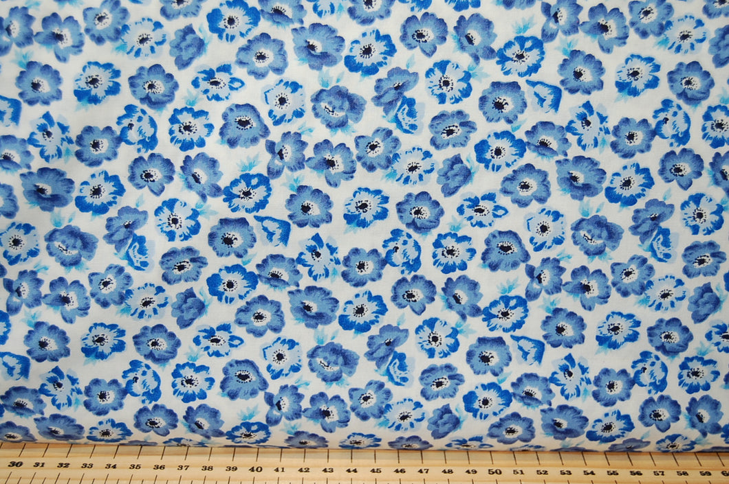 Fabric Shack Medium Flower Floral Poppy Pansy White Blue Turquoise Cotton Fabric Fat Quarter