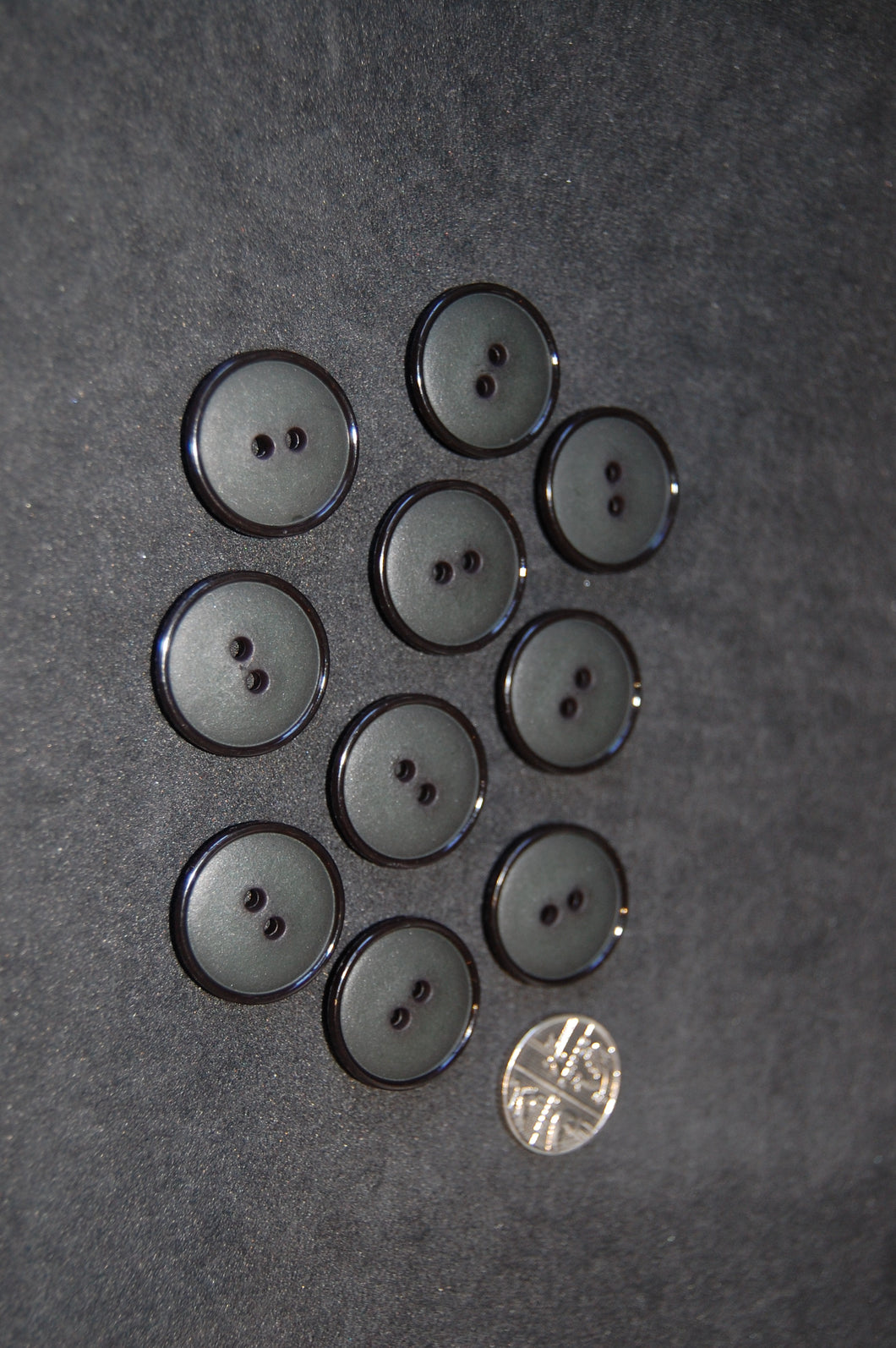 Trimits Dark Green Rimmed Button 2 Hole 20mm