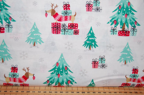 fabric shack sewing quilting sew fat quarter cotton quilt patchwork dressmaking dachshund dachsund sausage weiner dog puppy red christmas holidays Gifts tree