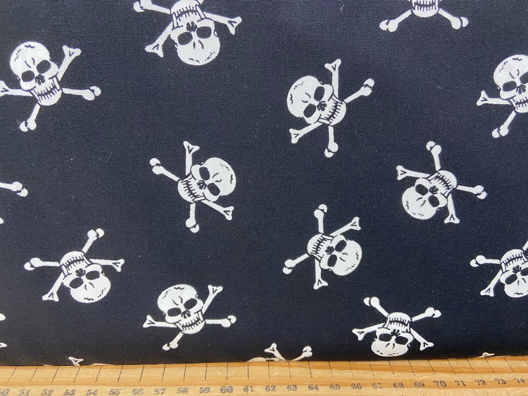 fabric shack sewing quilting sew fat quarter cotton patchwork quilt skull crossbones cross bones pirate skull skulls skeleton