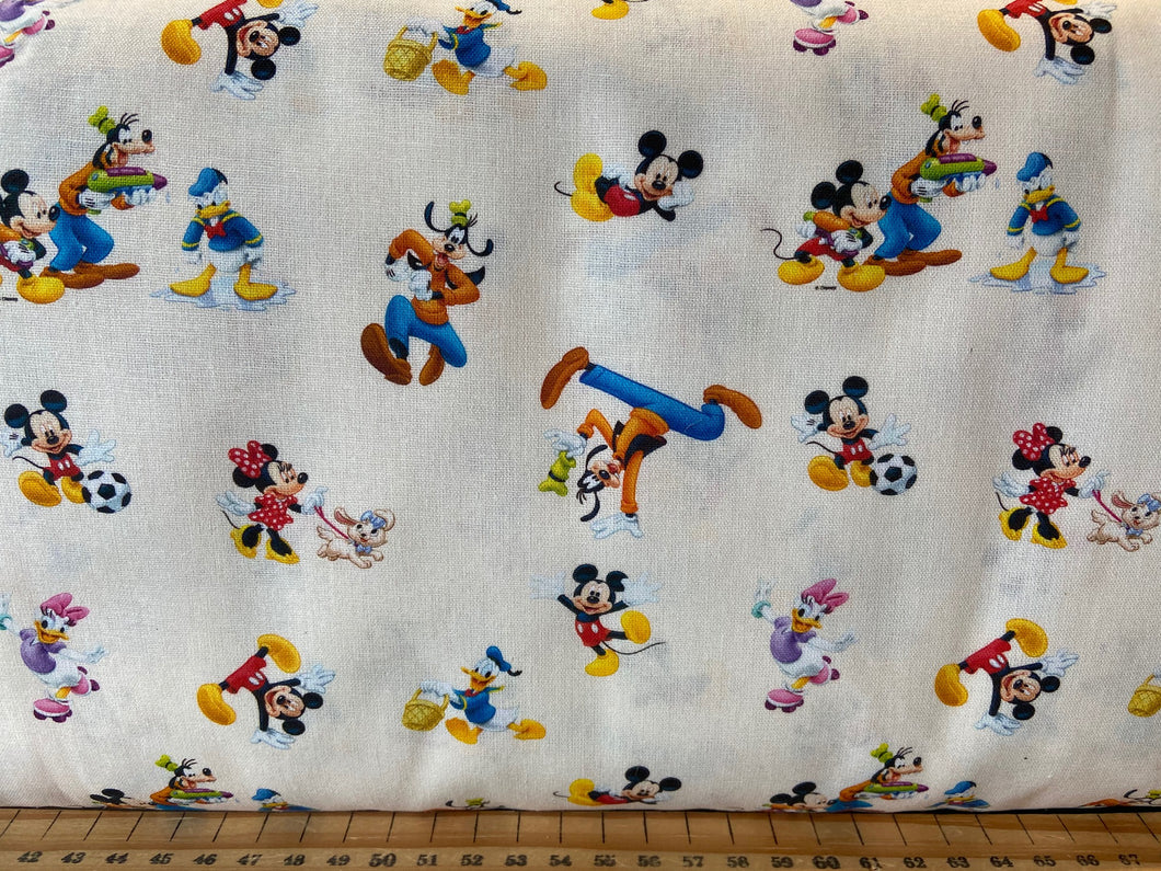 fabric shack sewing quilting sew fat quarter cotton quilt patchwork disney donald duck minnie mouse mickey mouse goofy daisy duck playout mickey DD014