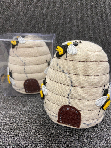 hobbygift hobby bee beehive hive applique pin cushion PCBEE 347 fabric shack malmesbury 3