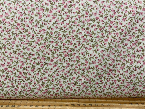 rose and & hubble ditsy flower floral rose pink vintage fabric shack sewing quilting sew fat quarter cotton patchwork quilt